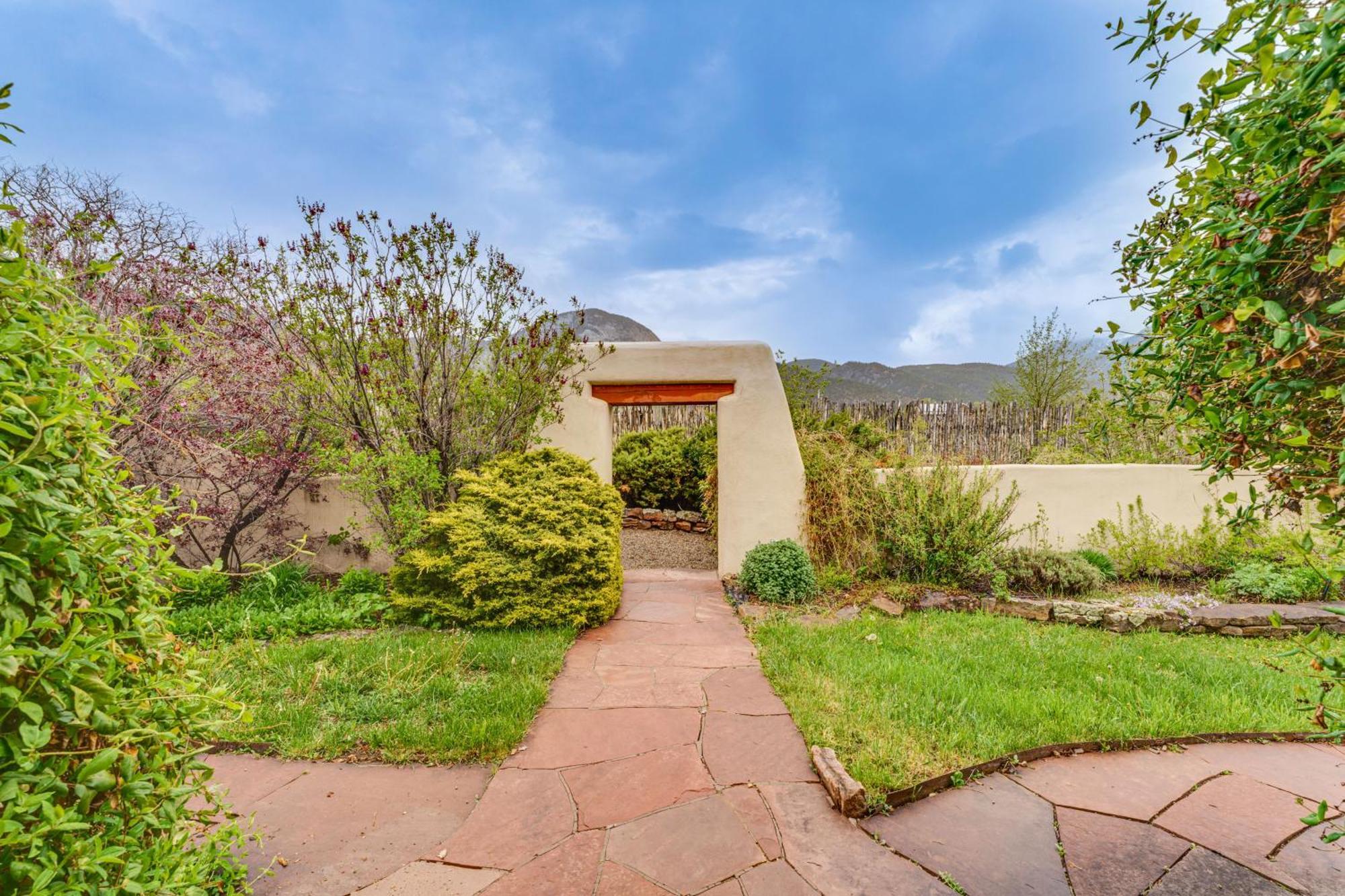 Arroyo Seco Adobe With Hot Tub Near Taos Ski Valley! Екстер'єр фото